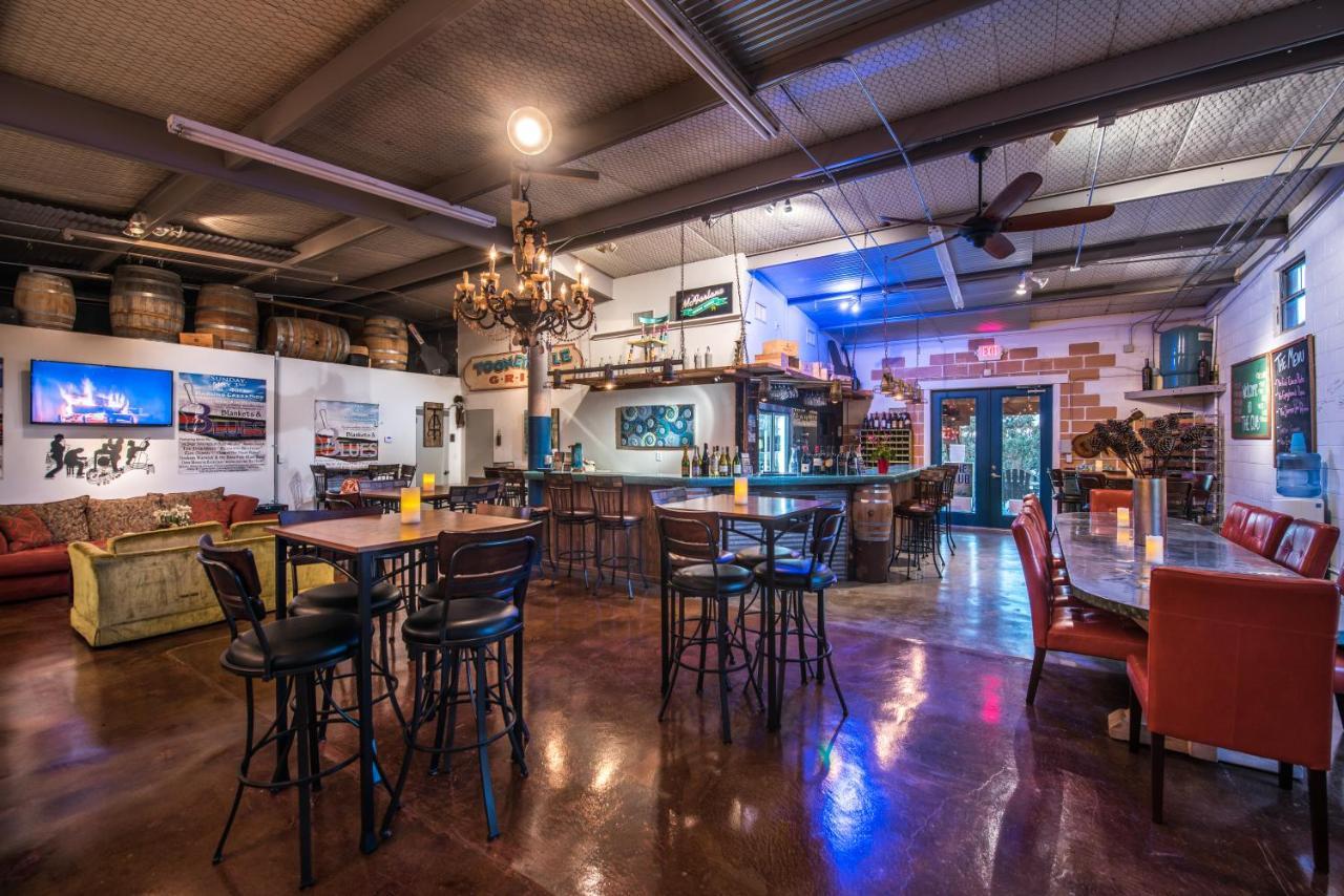 Barons Creekside Resort Фредериксберг Экстерьер фото