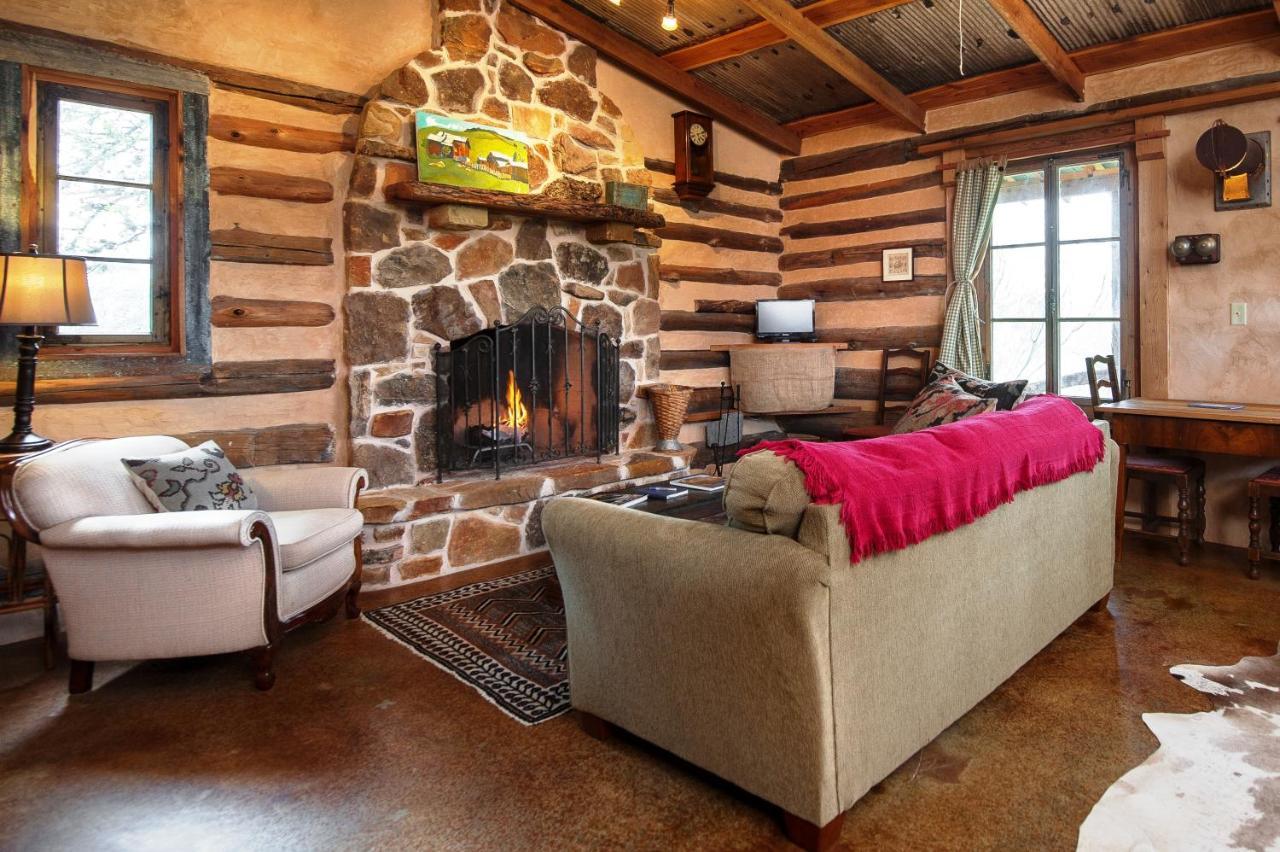 Barons Creekside Resort Фредериксберг Экстерьер фото