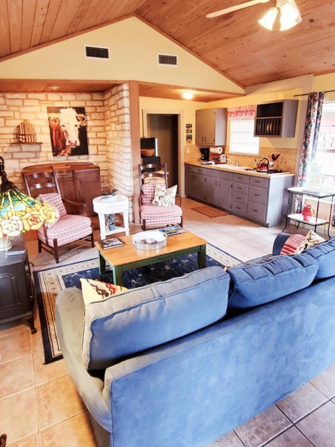 Barons Creekside Resort Фредериксберг Экстерьер фото